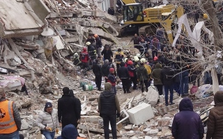 الصورة: الصورة: الإنسان والزلازل.. بين قصور "التكنولوجيا" وهول الكارثة