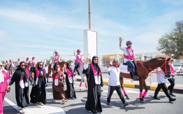 الصورة: الصورة: «القافلة الوردية» تنشر رسالتها التوعوية بدعم شركائها في القطاعين العام والخاص