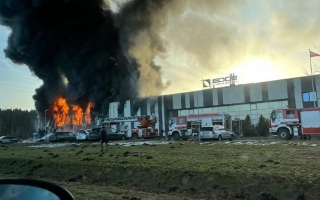 الصورة: الصورة: حريق في مصنع أمريكي للطائرات المسيّرة في لاتفيا