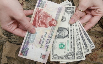 الصورة: الصورة: سعر الدولار اليوم مقابل الجنيه المصري يواصل تراجعه في السوق الرسمية والسوداء