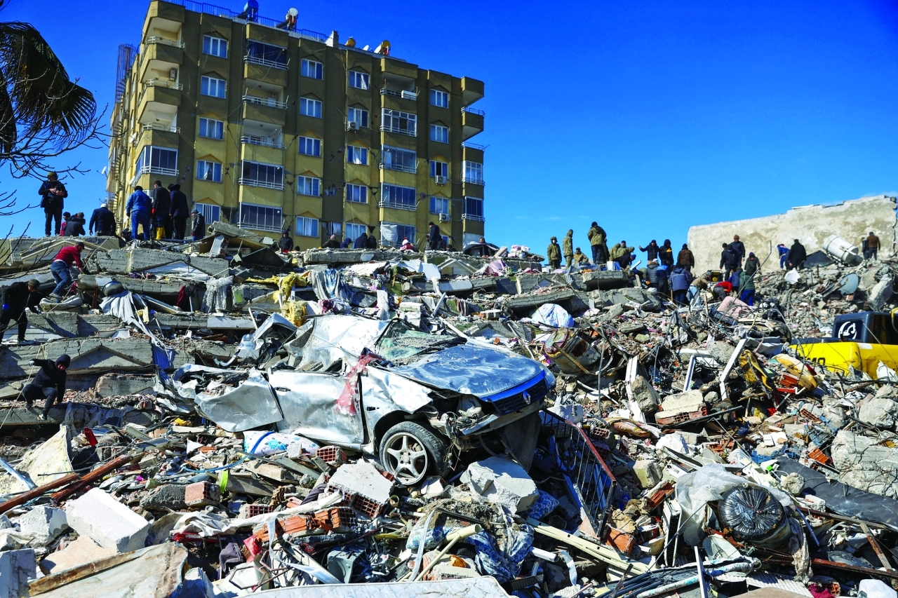 انتشال امرأة على قيد الحياة بعد 104 ساعات على زلزال تركيا