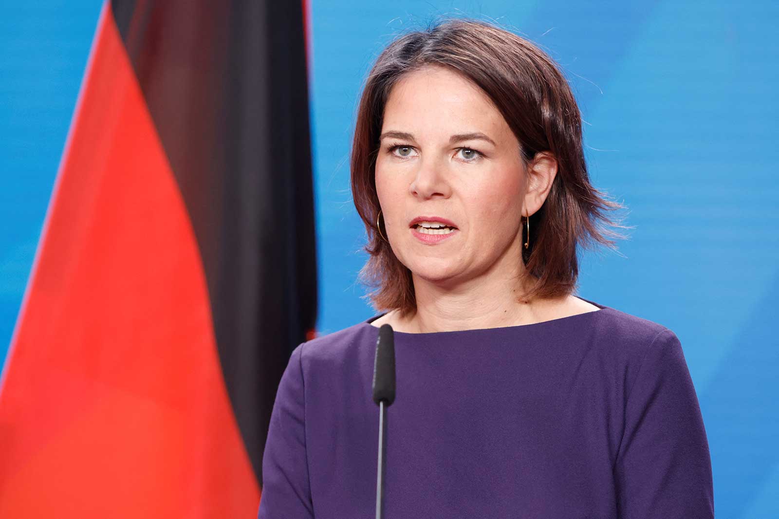 وزيرة خارجية ألمانيا: إمداد أوكرانيا بمقاتلات غير وارد بالنسبة لبرلين حاليا
