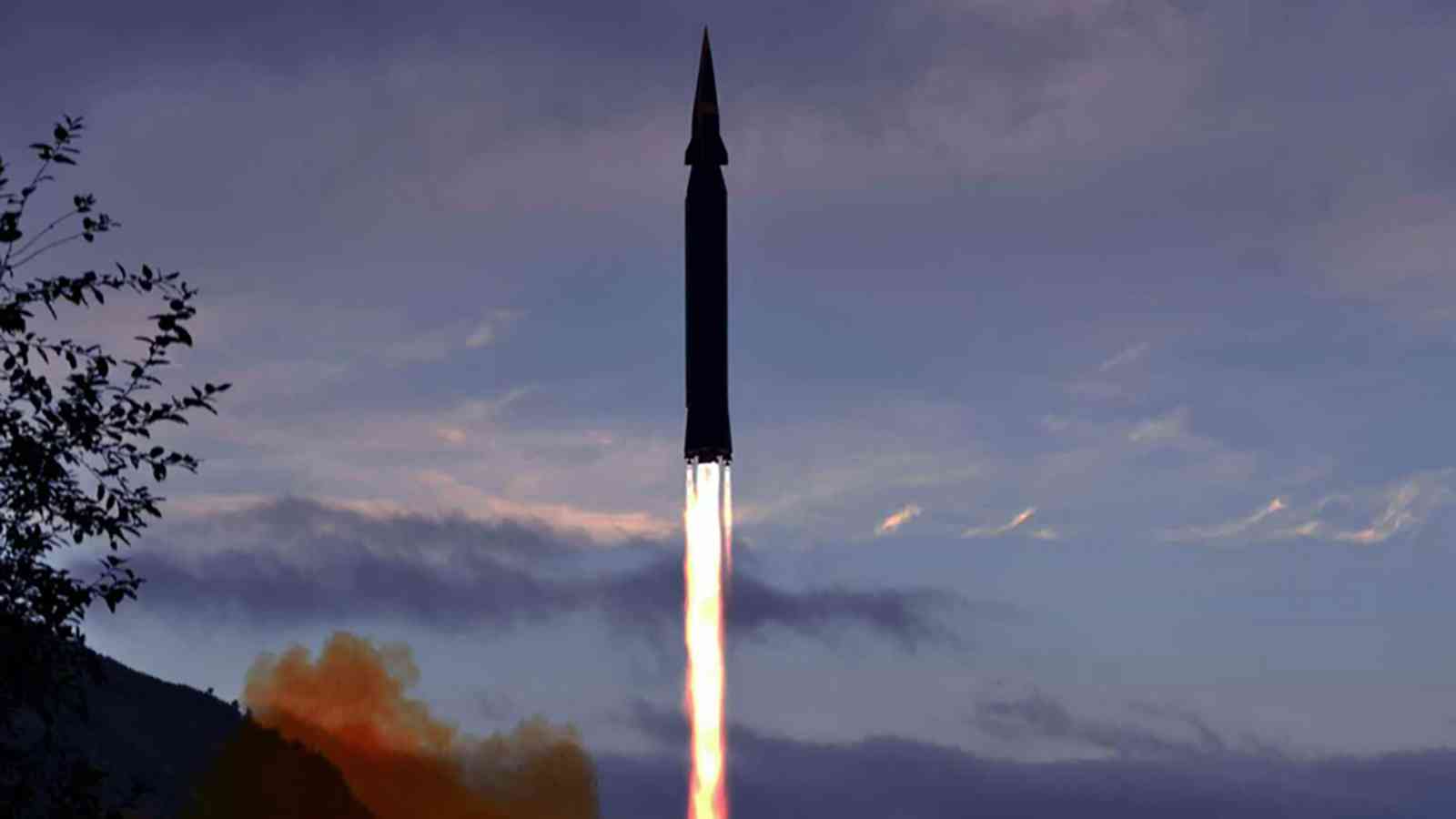 كوريا الشمالية تطلق صاروخاً بالستياً غير محدد