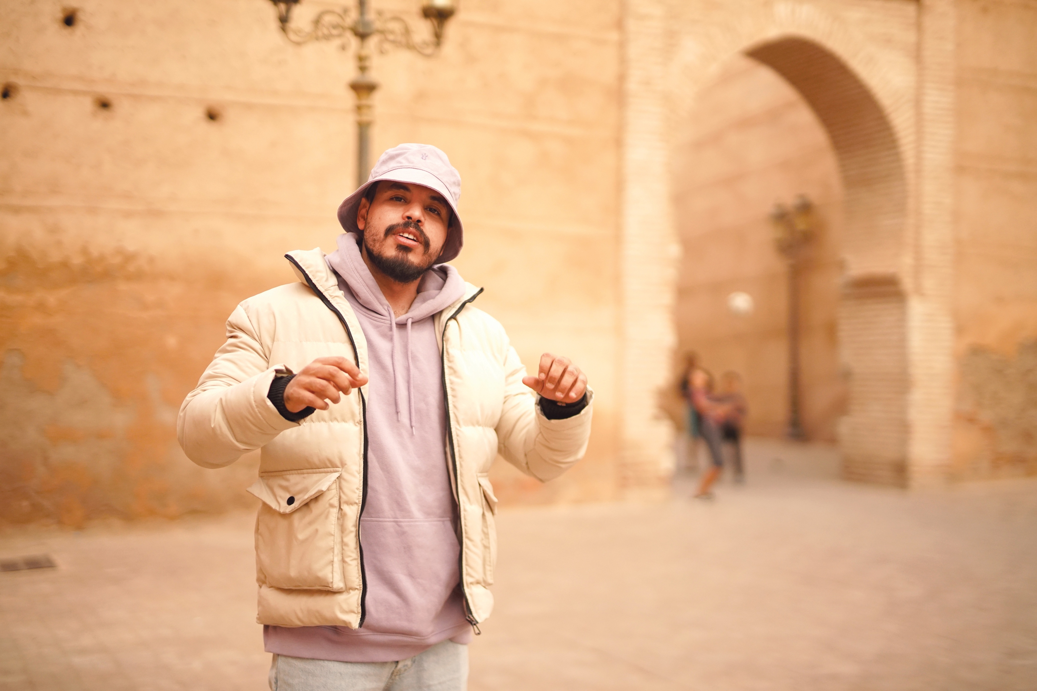 المغربي محمد رفاعي يطرح باكورة أغانيه بعد مسيرة طويلة في التأليف الغنائي