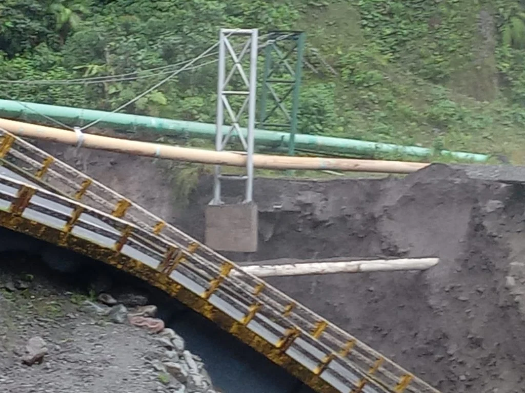 الإكوادور تعلق جزءاً من صادراتها النفطية بسبب انهيار جسر