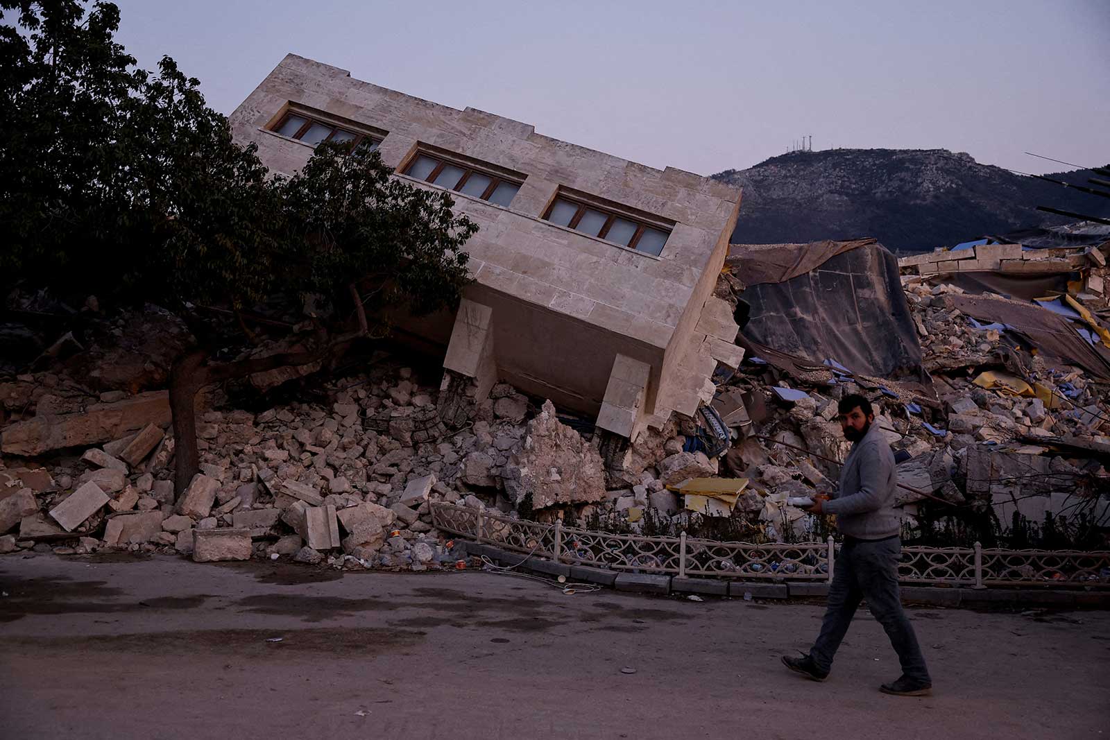 زلزال تركيا يحصد 44 ألفاً و374 ضحية