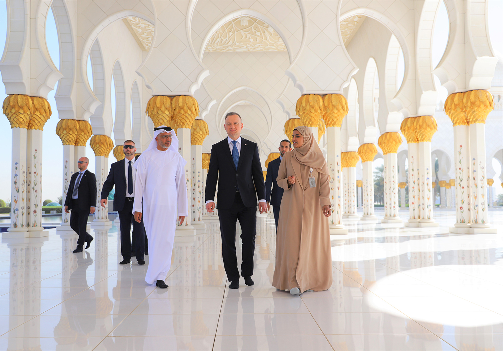 رئيس بولندا يزور جامع الشيخ زايد الكبير في أبوظبي
