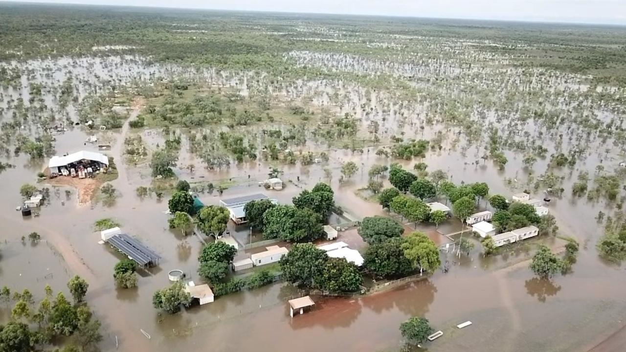 السلطات تجري عمليات إجلاء من الفيضانات في ولاية كوينزلاند الأسترالية