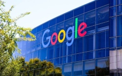 الصورة: الصورة: "غوغل" تدمج أدوات الذكاء الاصطناعي التوليدي في خدماتها عبر الإنترنت