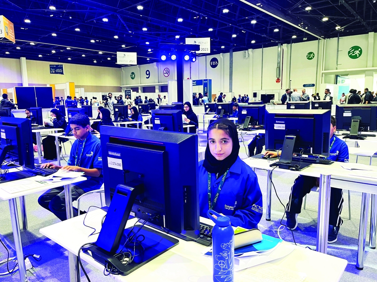 الصورة : طلبة خلال أداء اختبارات مسابقة مهارات الإمارات 2023