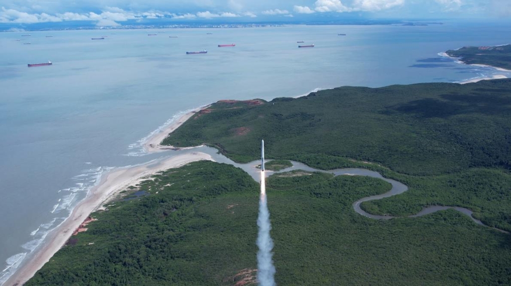 شركة كورية جنوبية تنجح في تجربة إطلاق أول صاروخ فضائي مدني الصنع
