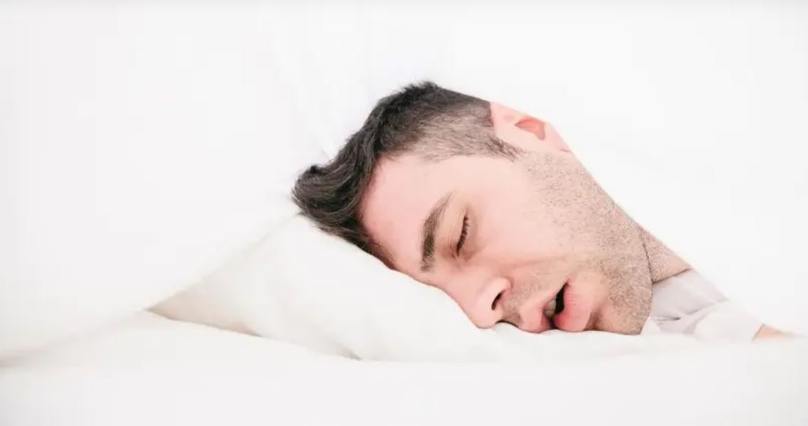 كم يجب أن ينام الإنسان؟