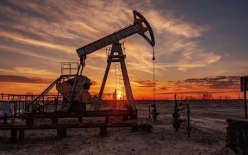 الصورة: الصورة: النفط يتحرك في نطاق ضيق وسط مخاوف المعروض وأزمة المصارف الأمريكية