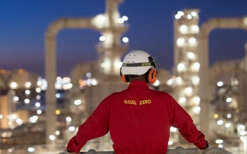 الصورة: الصورة: الصين تتم أولى معاملات الغاز الطبيعي المسال باليوان