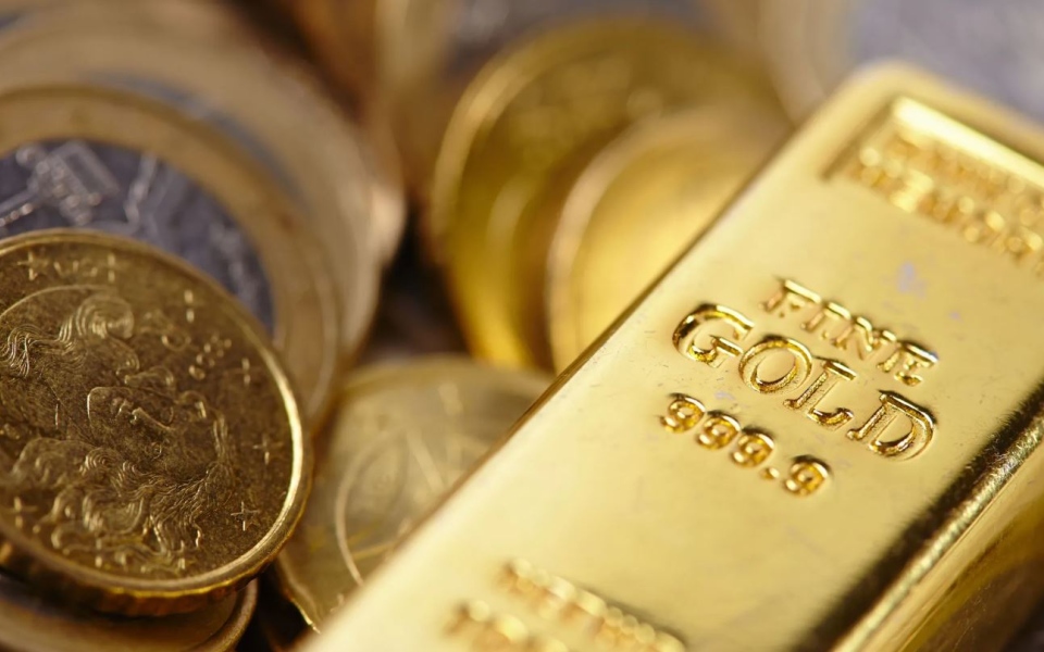 الصورة: الصورة: الذهب يرتفع مع انخفاض الدولار