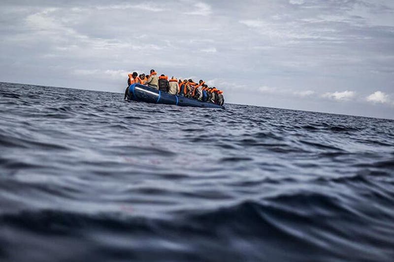 تونس .. إنقاذ 74 مهاجراً بعد غرق قواربهم
