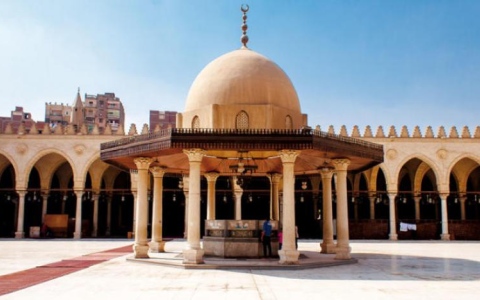 الصورة: الصورة: مصر تمنع إقامة السرادق وحفلات عقد القران داخل المساجد