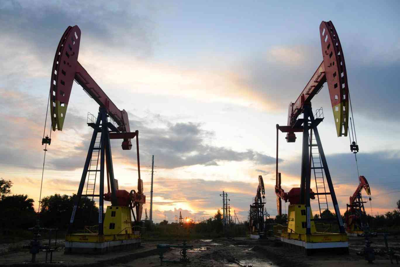 استقرار أسعار النفط مع تركيز المستثمرين على آفاق الطلب