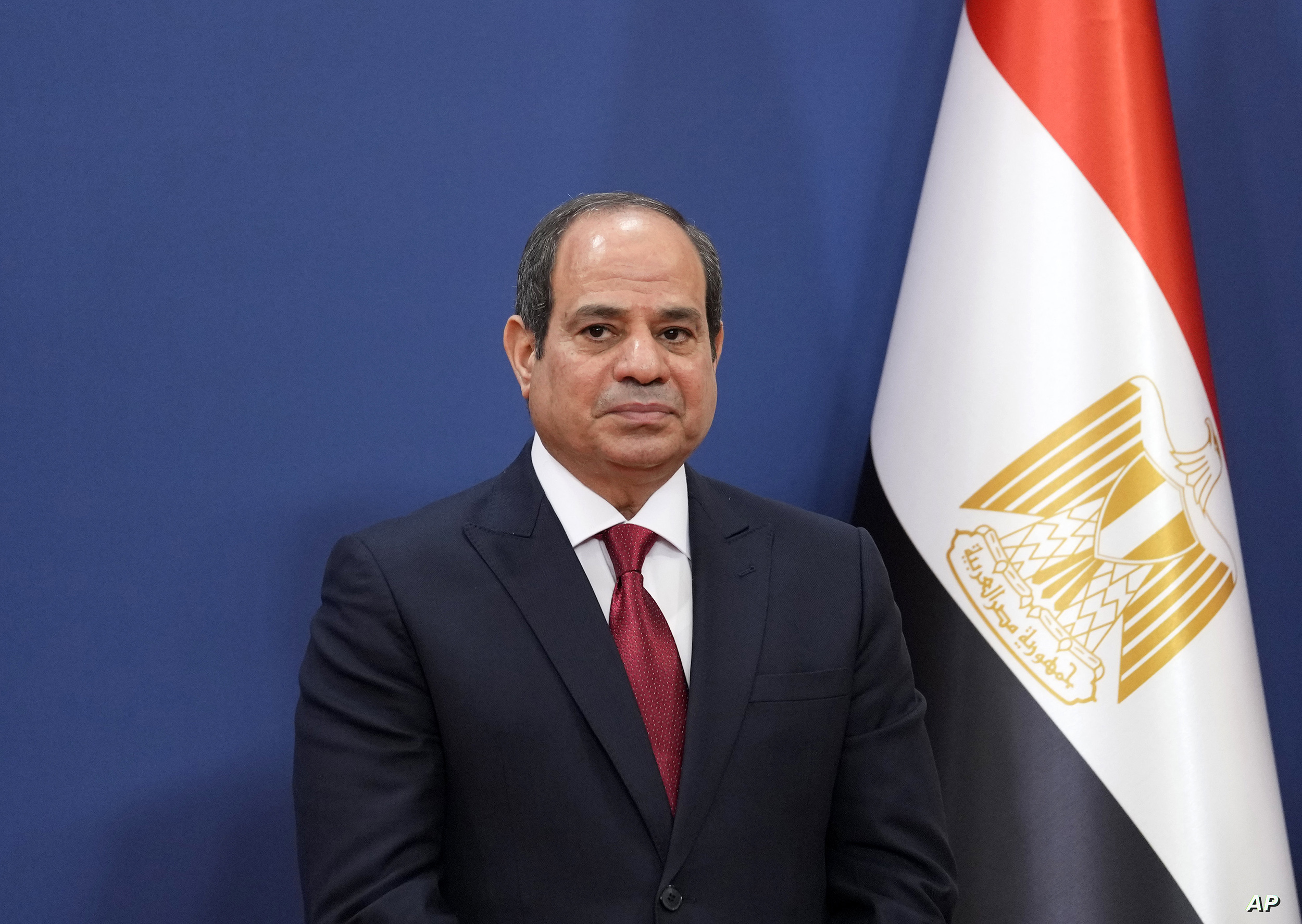 الرئيس المصري يهنئ هاتفياً القيادات الجديدة