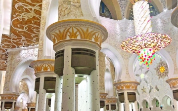 الصورة: الصورة: صلاة القيام في جامع الشيخ زايد الكبير بأبوظبي