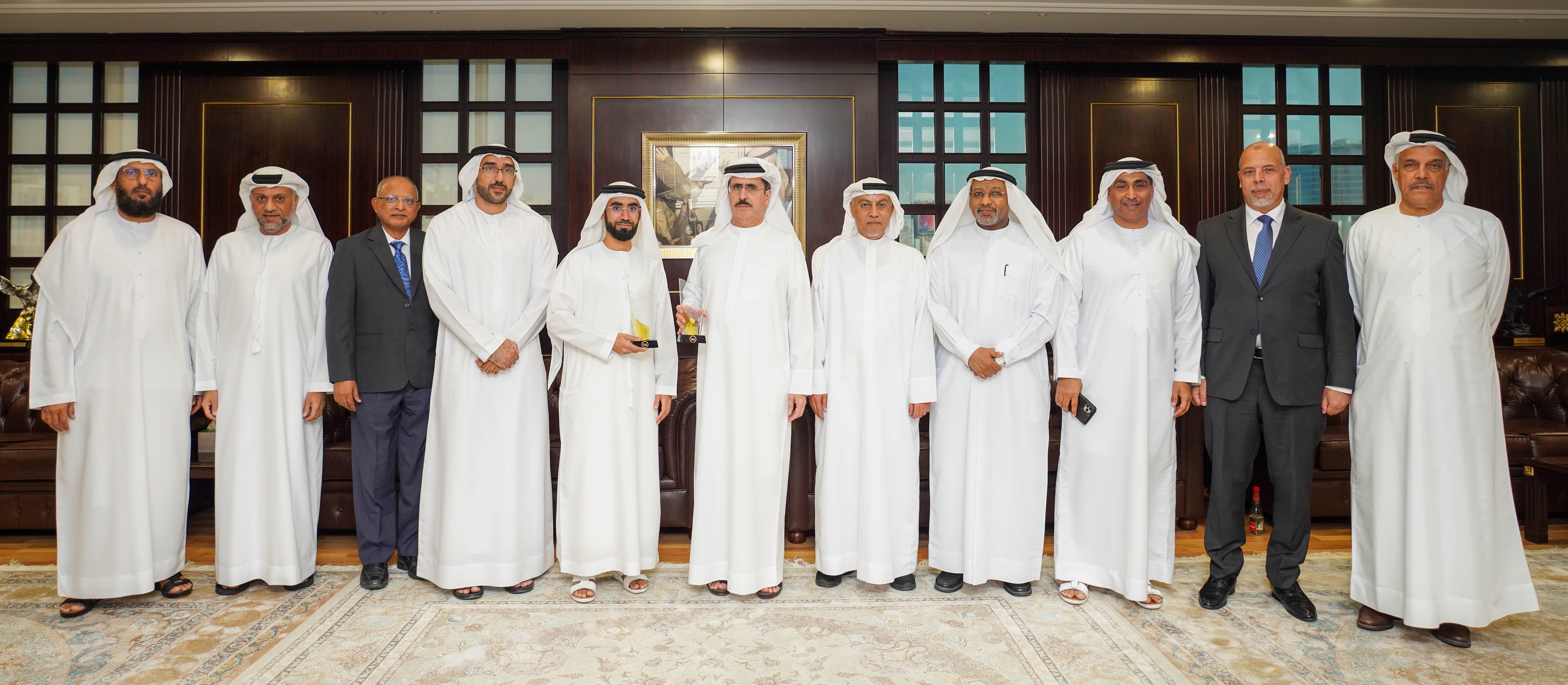 تكريم هيئة كهرباء ومياه دبي بجائزتين ضمن «جوائز مستقبل الهيدروجين 2023»