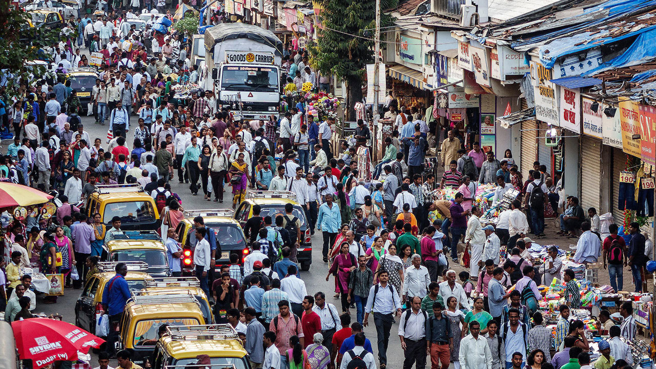 عدد سكان الهند يفوق تعداد الصين بحلول منتصف 2023