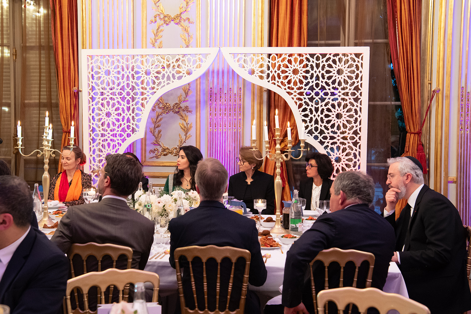 سفارة الإمارات في باريس تنظم مأدبة إفطار احتفاء بافتتاح بيت العائلة الإبراهيمية