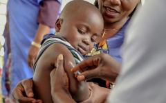الصورة: الصورة: 67 مليون طفل في العالم حرموا من اللقاحات بسبب تداعيات كورونا
