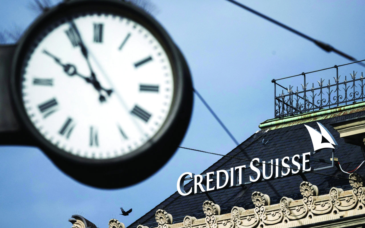 مستثمرو «كريدي سويس» يقاضون المنظمين الماليين السويسريين
