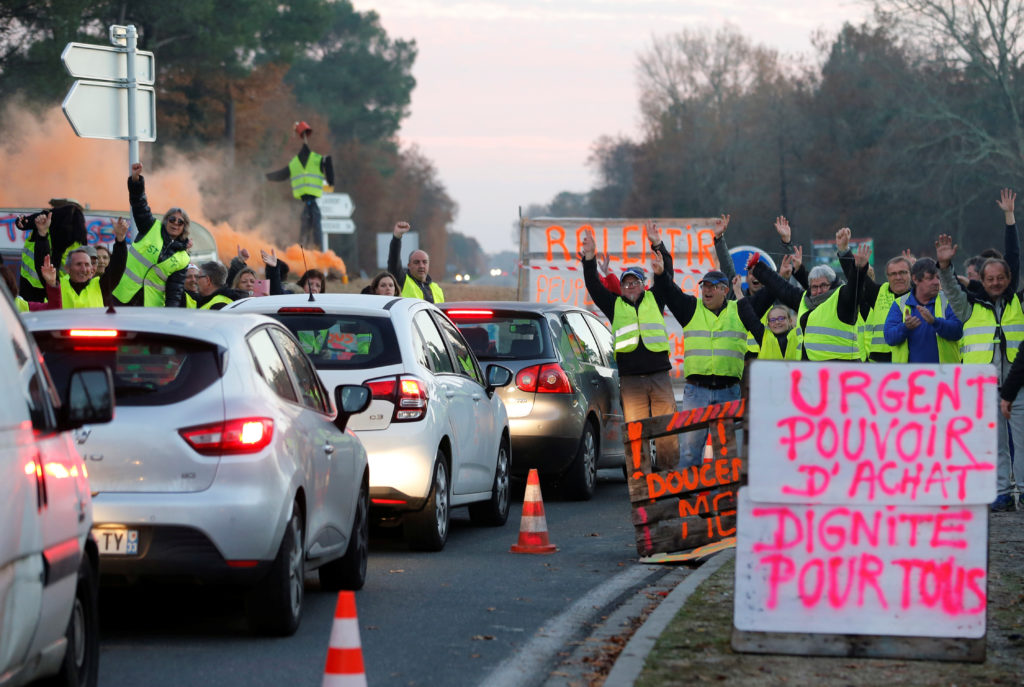 تظاهرات حاشدة احتجاجاً على مشروع طريق سريع في فرنسا