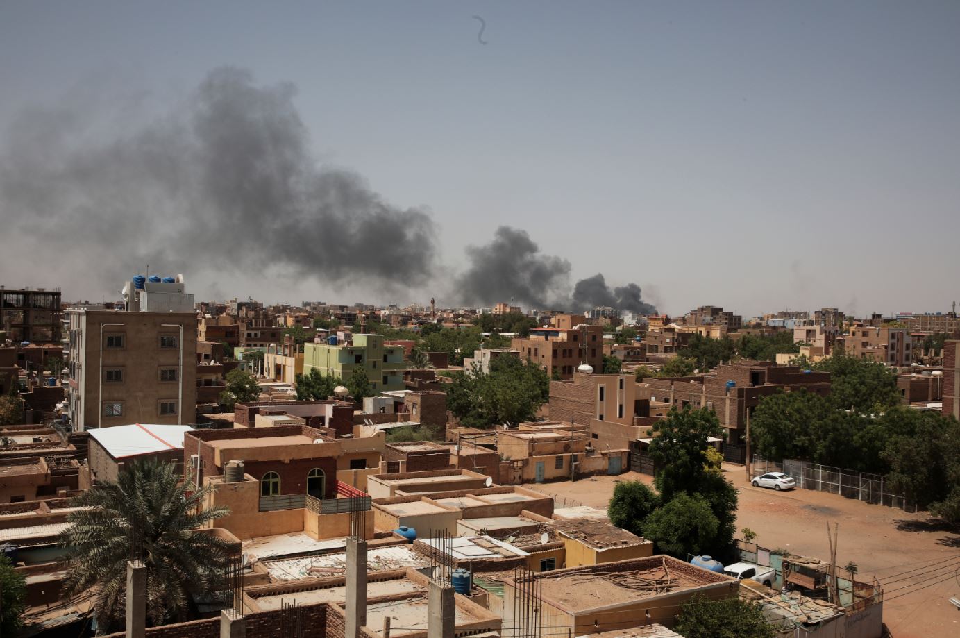 اتهامات متبادلة بشأن قصف موكب الرعايا الفرنسيين في السودان