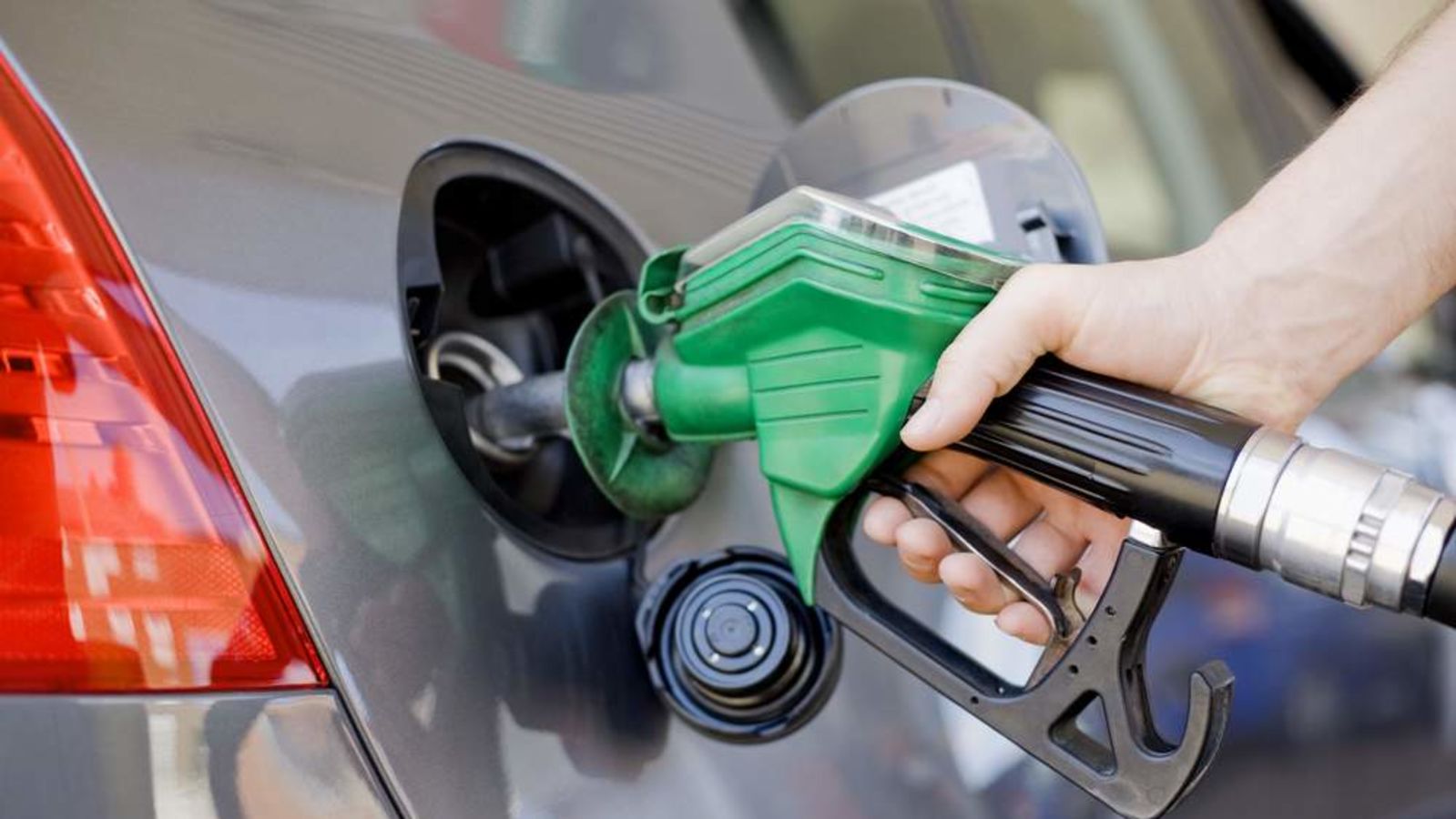 ارتفاع أسعار الوقود خلال شهر مايو في الإمارات