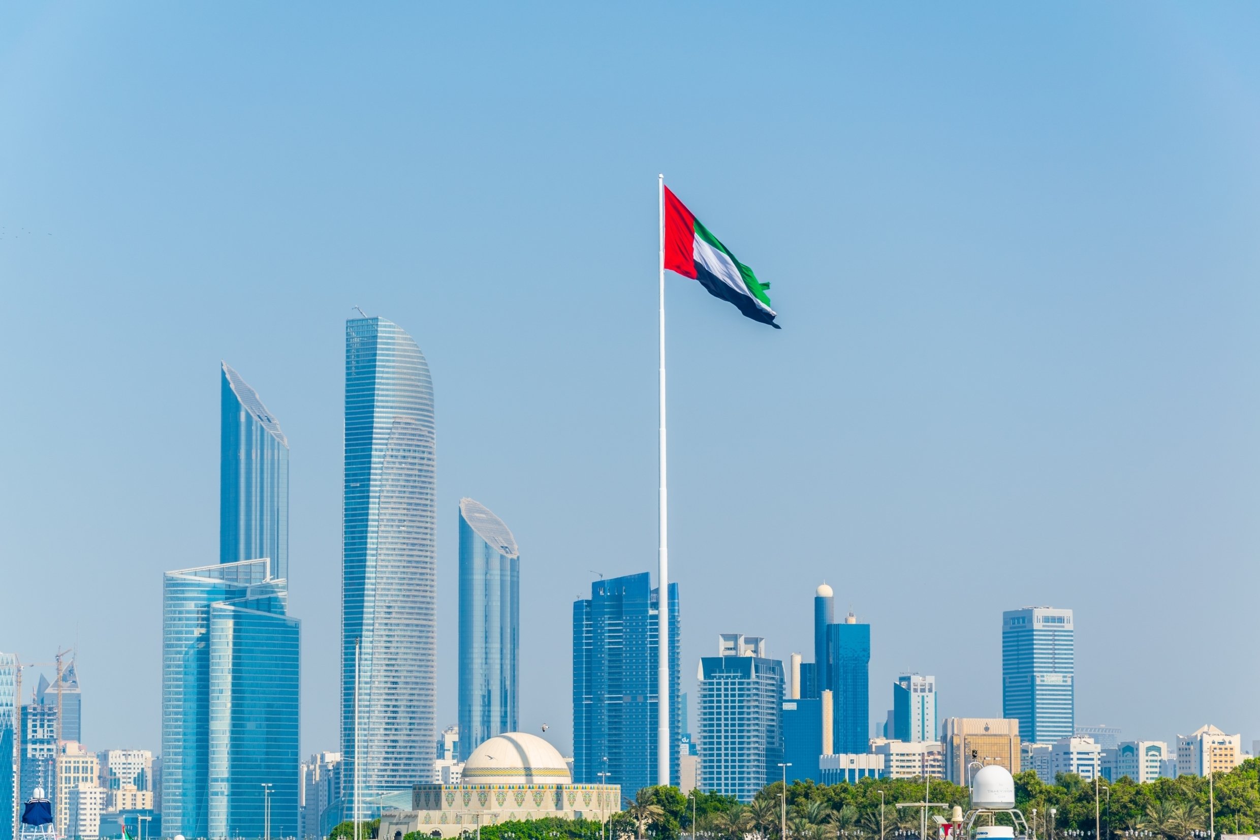 الإمارات بين أكبر 10 دول في العالم في متوسط دخل الفرد الشهري