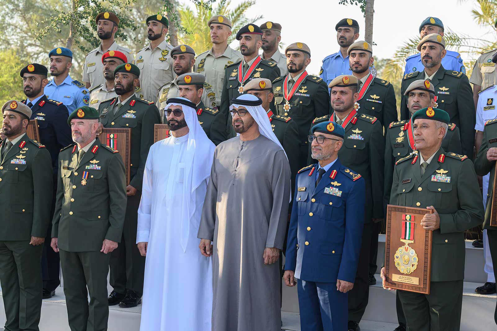 رئيس الدولة: توحيد قواتنا المسلحة يوم وطني في مسيرة الاتحاد ونهضة الإمارات