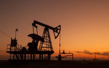 الصورة: الصورة: النفط يسجل ثالث خسارة أسبوعية رغم قفزة الأسعار