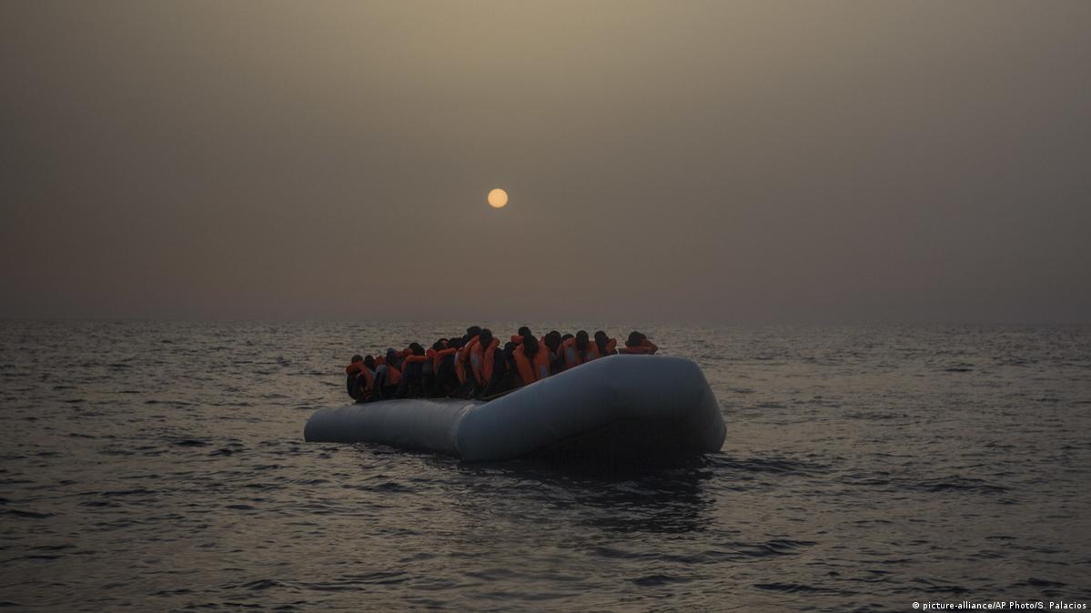 فقدان 3 أشخاص إثر غرق مركب يقلّ مهاجرين في المتوسط