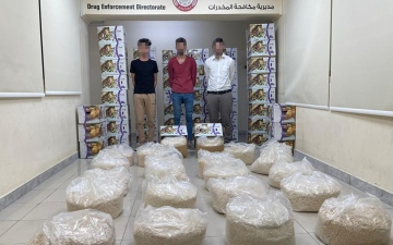 الصورة: الصورة: شرطة أبوظبي تضبط 2.25 مليون حبة "كبتاجون" في صناديق فواكه