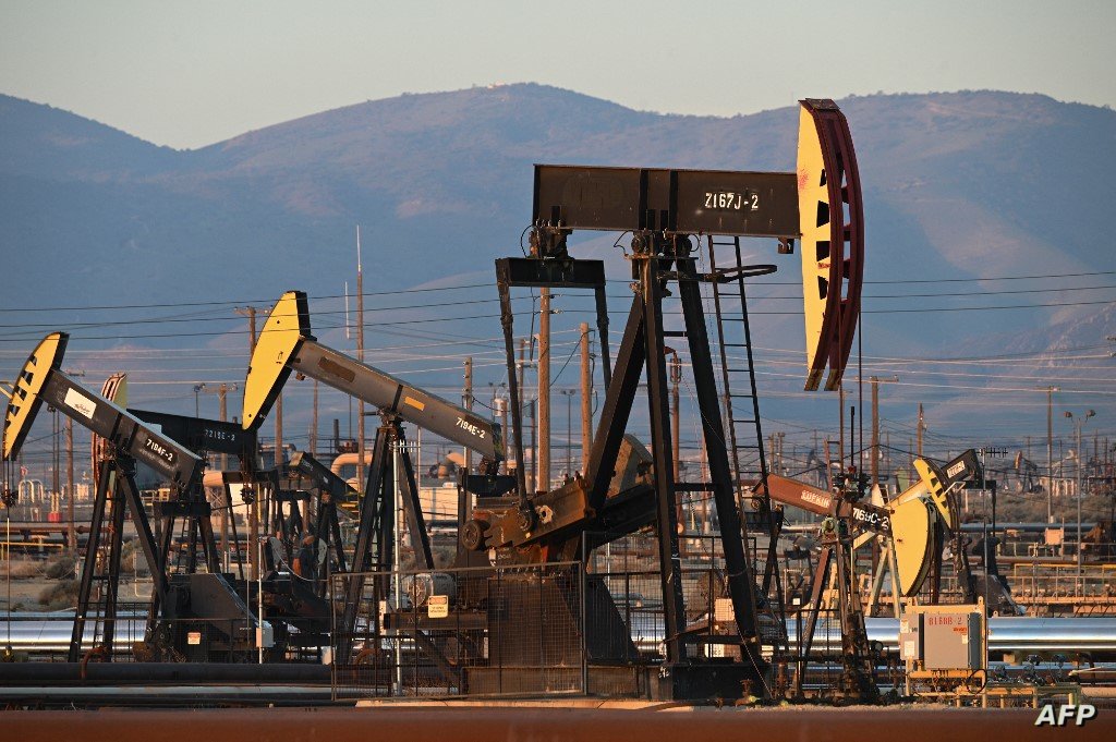 تراجع أسعار النفط وسط تعاملات حذرة قبل بيانات التضخم الأمريكية