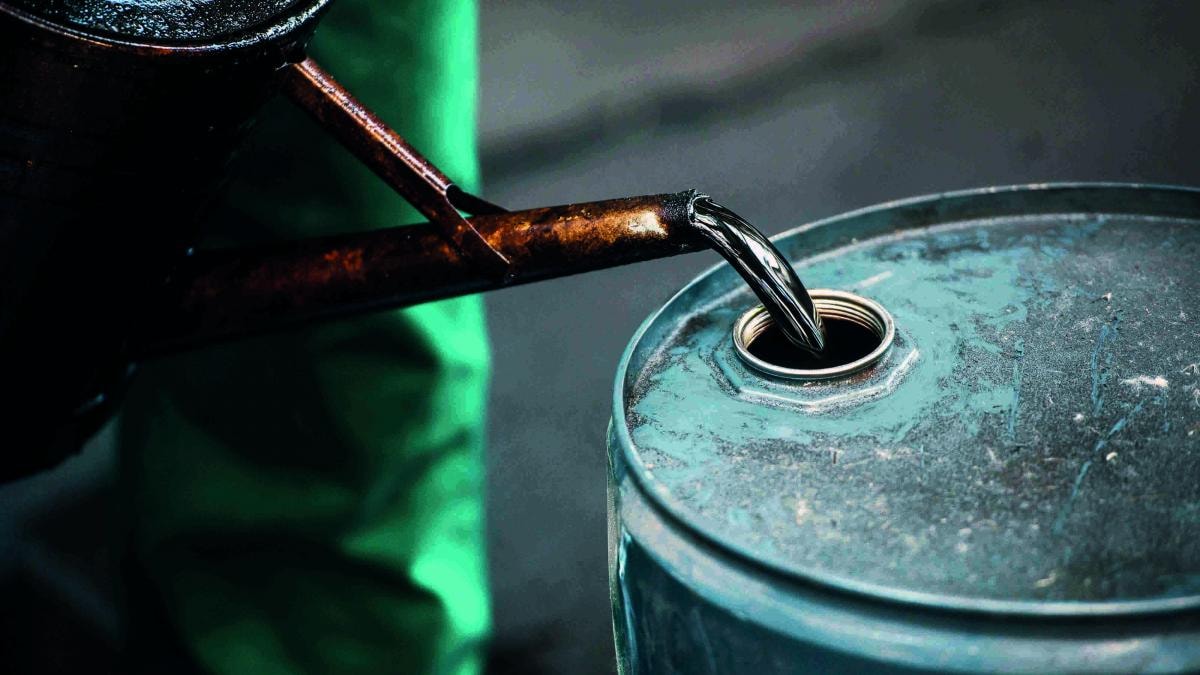 تراجع أسعار النفط بعد زيادة في مخزونات الخام الأمريكية