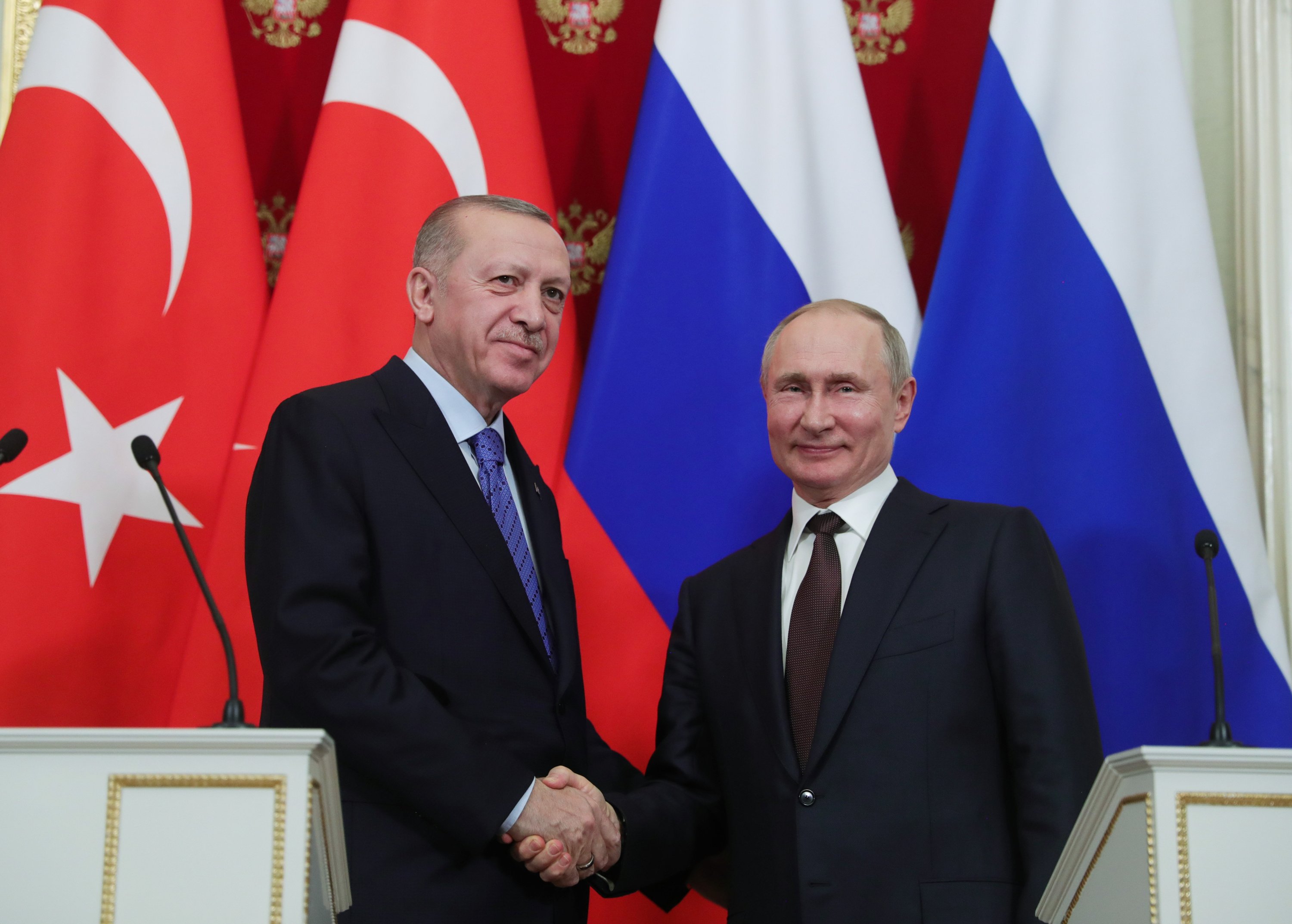 أردوغان يدافع عن بوتين من اتهامات بالتدخل في الانتخابات التركية