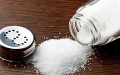 الصورة: الصورة: ماذا يحدث عند زيادة الملح في الجسم؟