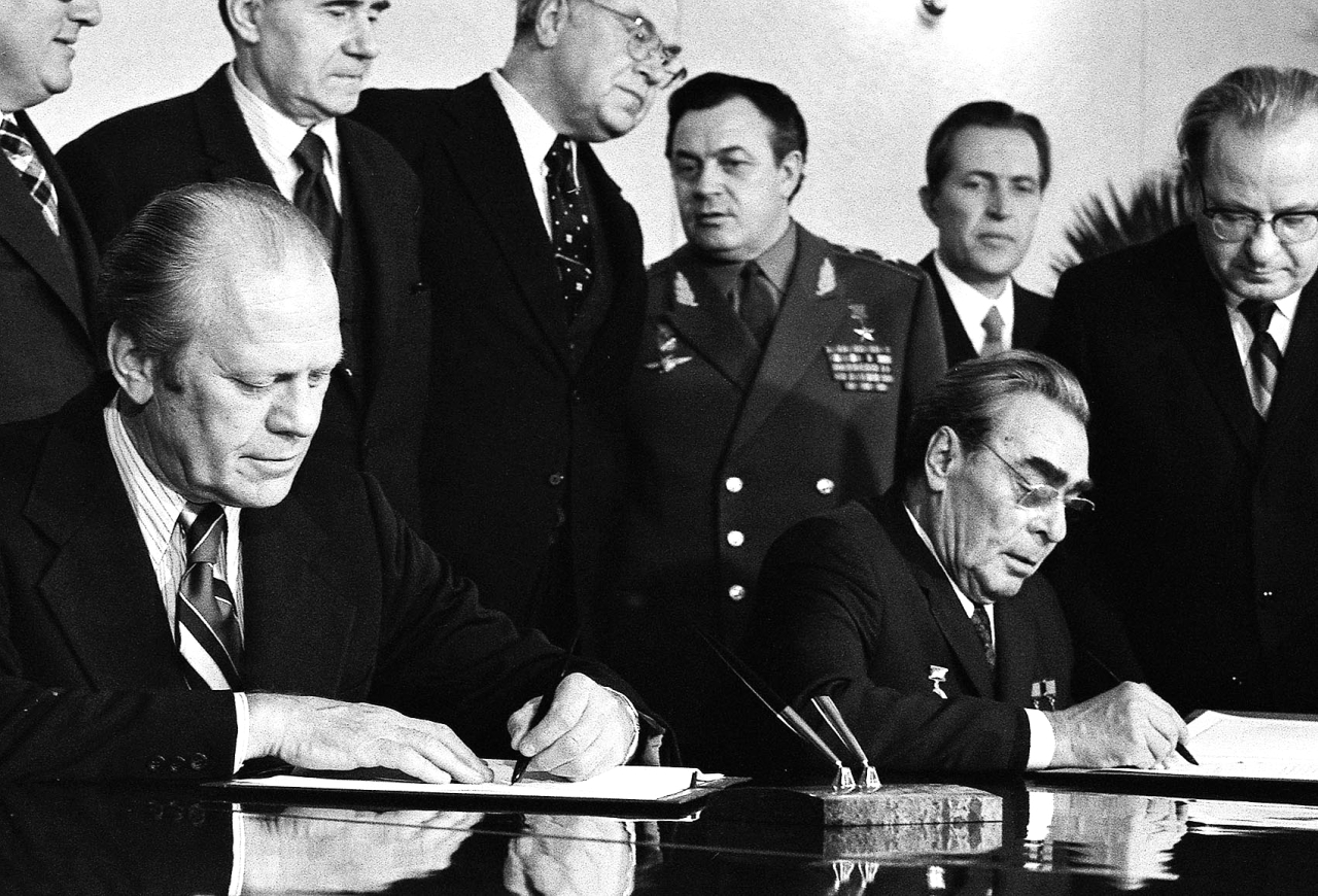 الصورة : 1972 «سولت - 1» أول اتفاقية بين الاتحاد السوفييتي وأمريكا للحد من انتشار الأسلحة الاستراتيجية.