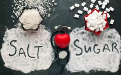 الصورة: الصورة: أيهما أخطر على القلب .. السكر أم الملح؟