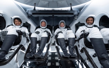 الصورة: الصورة: رائدا الفضاء السعوديان يصلان للانضمام إلى النيادي في محطة الفضاء الدولية