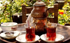 الصورة: الصورة: كم عدد أكواب الشاي المفيدة للجسم في اليوم ؟