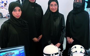 الصورة: الصورة: طلبة جامعة خليفة يستعرضون مشروعاتهم الطلابية في «يوم الابتكار»