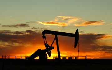 الصورة: الصورة: تراجع أسعار النفط عند التسوية