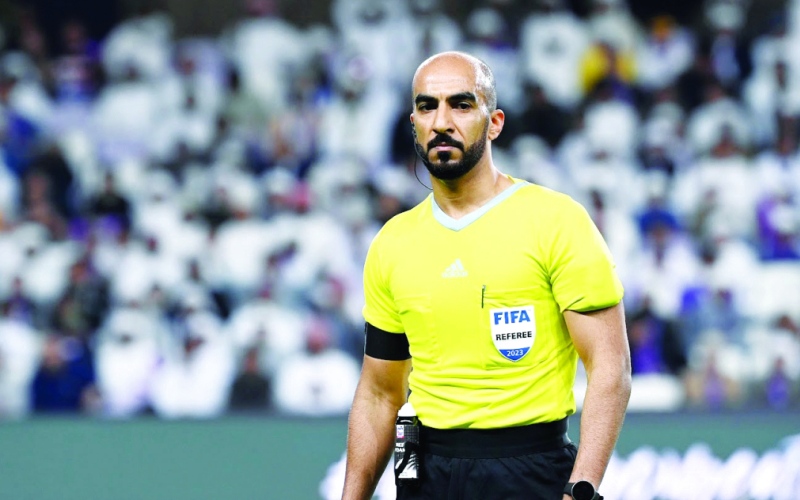 الصورة: الصورة: عادل النقبي يدير مباراة الكويت ونواذيبو