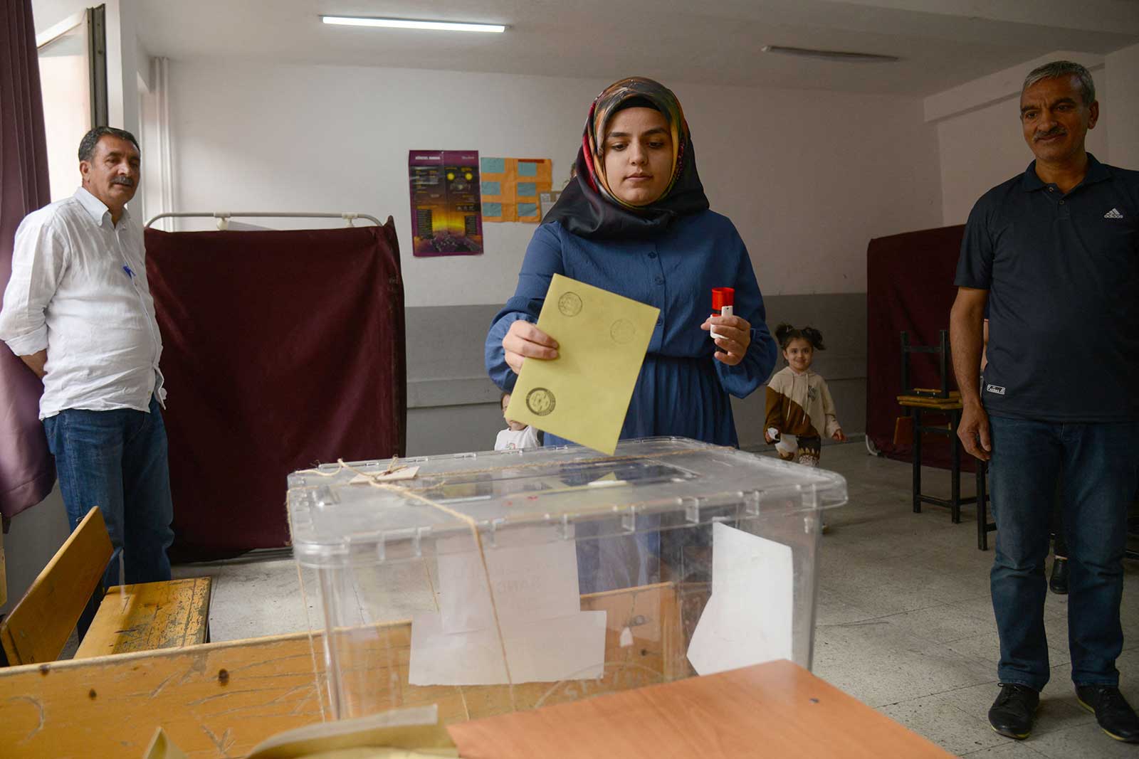 إغلاق صناديق الاقتراع بانتخابات الإعادة الرئاسية في تركيا