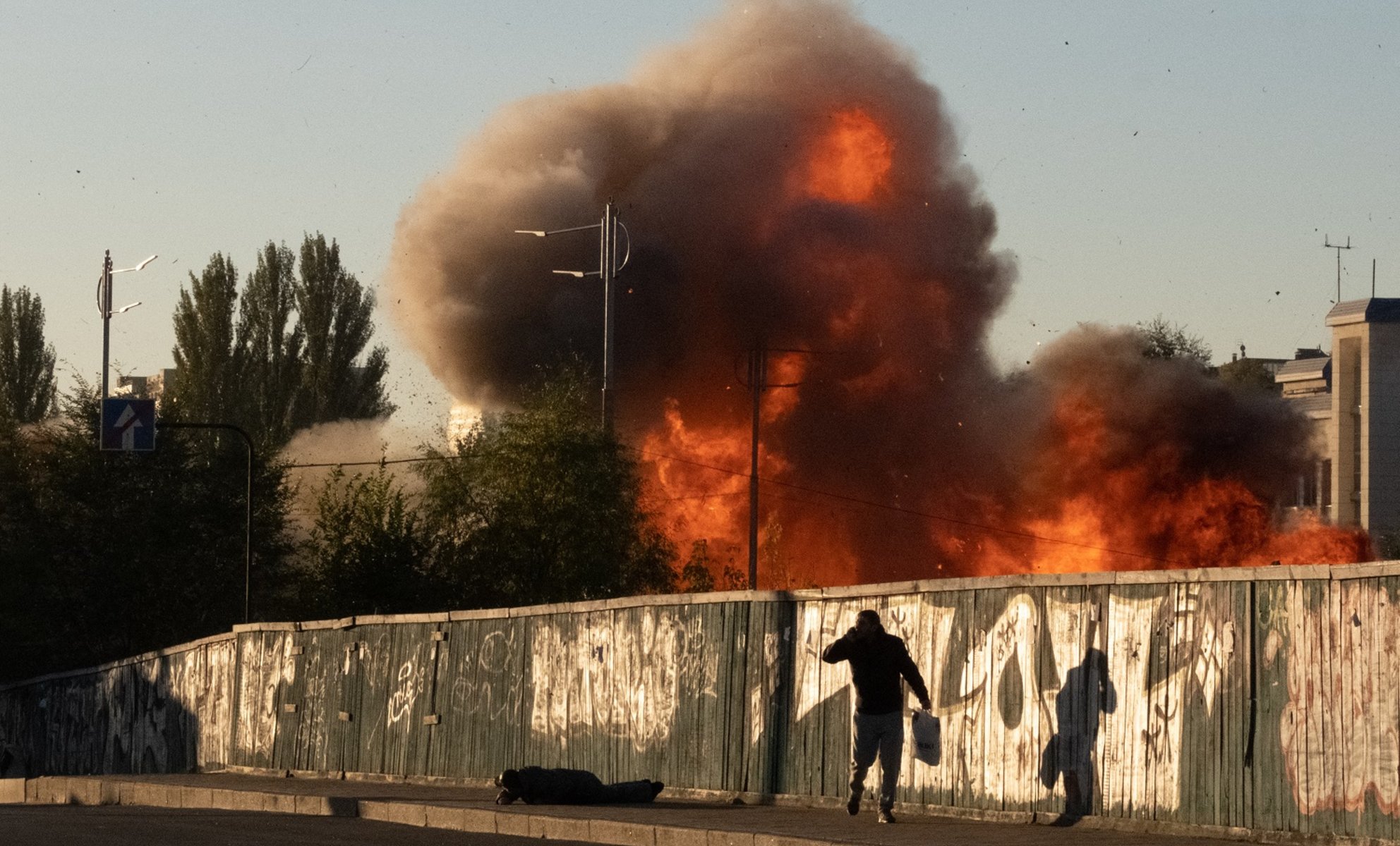 هجوم غير مسبوق بالمسيّرات على موسكو وتجدد الضربات على كييف